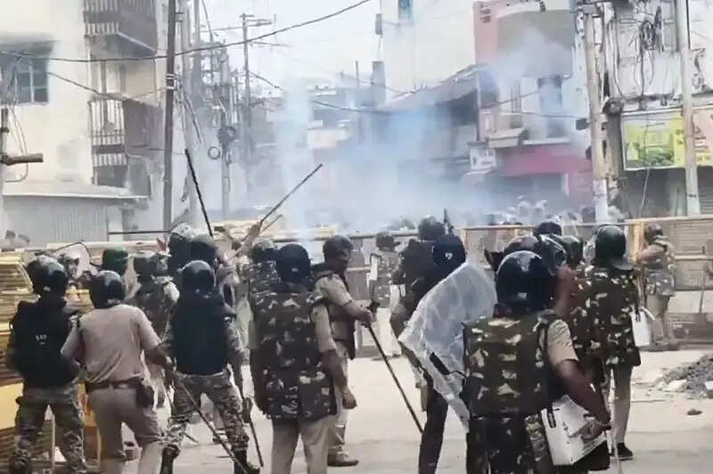 (अपडेट) मप्र के उज्जैन में शाही मस्जिद के हिस्से को तोड़ने पर बवाल, दो बार हुआ पथराव
