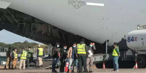 आव्रजन कानून उल्लंघन में अमेरिका से 75 नेपाली नागरिक को काठमांडू लाया गया