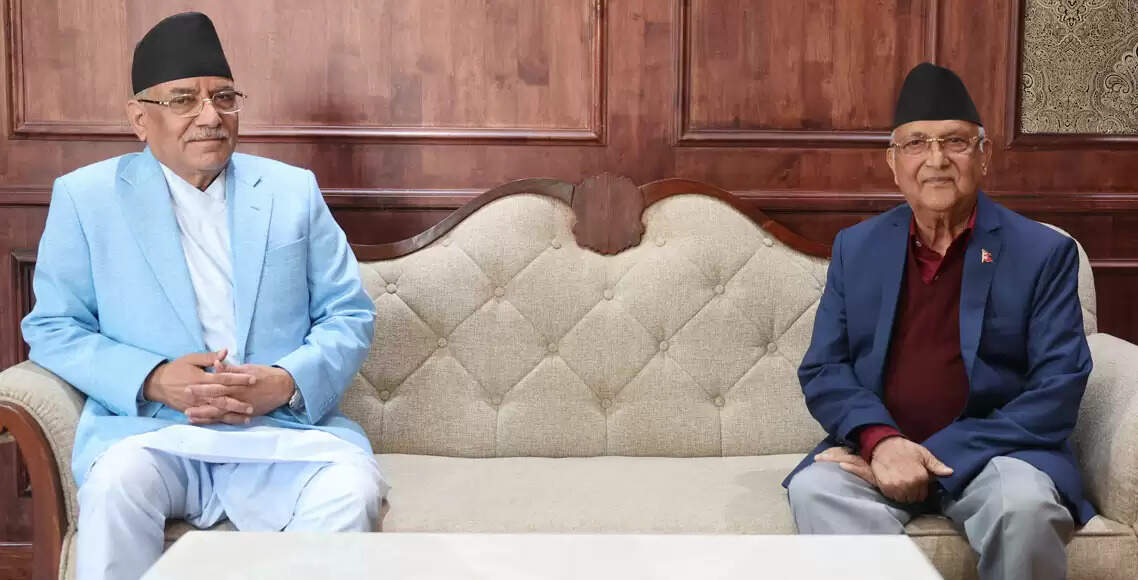 दिल्ली रवाना होने से पहले ओली और प्रचंड के बीच मुलाकात से राजनीतिक सरगर्मी तेज