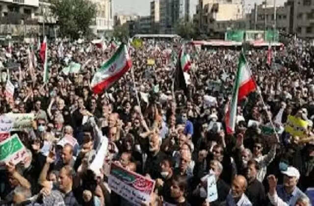 ईरान में व्यापक हो रहा है खामेनेई के खिलाफ प्रदर्शन का सिलसिला, बढ़ती महंगाई ने बढ़ाया असंतोष