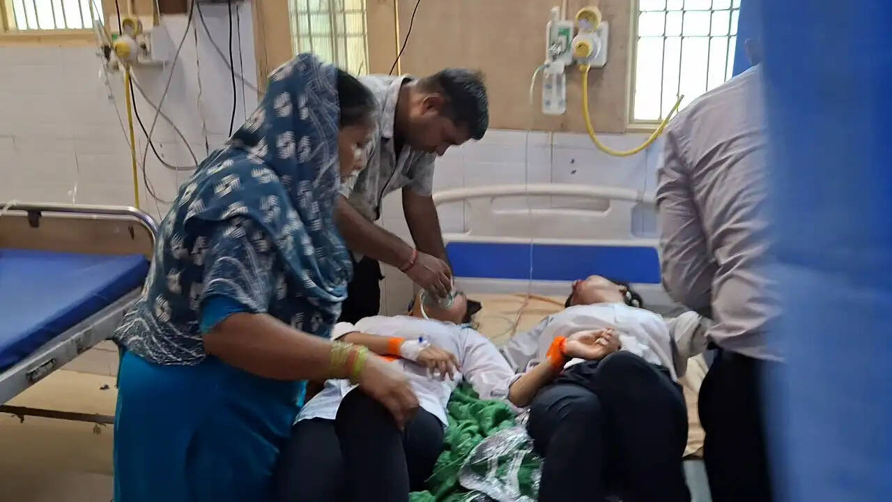 पलवल में स्वतंत्रता दिवस समारोह में दर्जनभर छात्राएं बेहोश