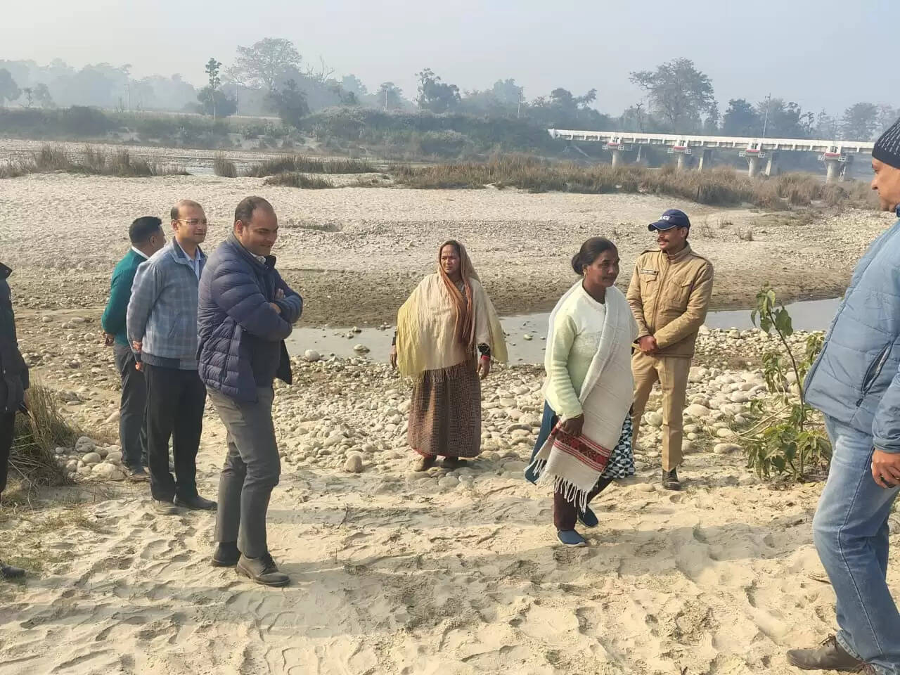 जिलाधिकारी ने टनकपुर क्षेत्र में बाढ़ से बचाव और कचरा प्रबंधन की समीक्षा की