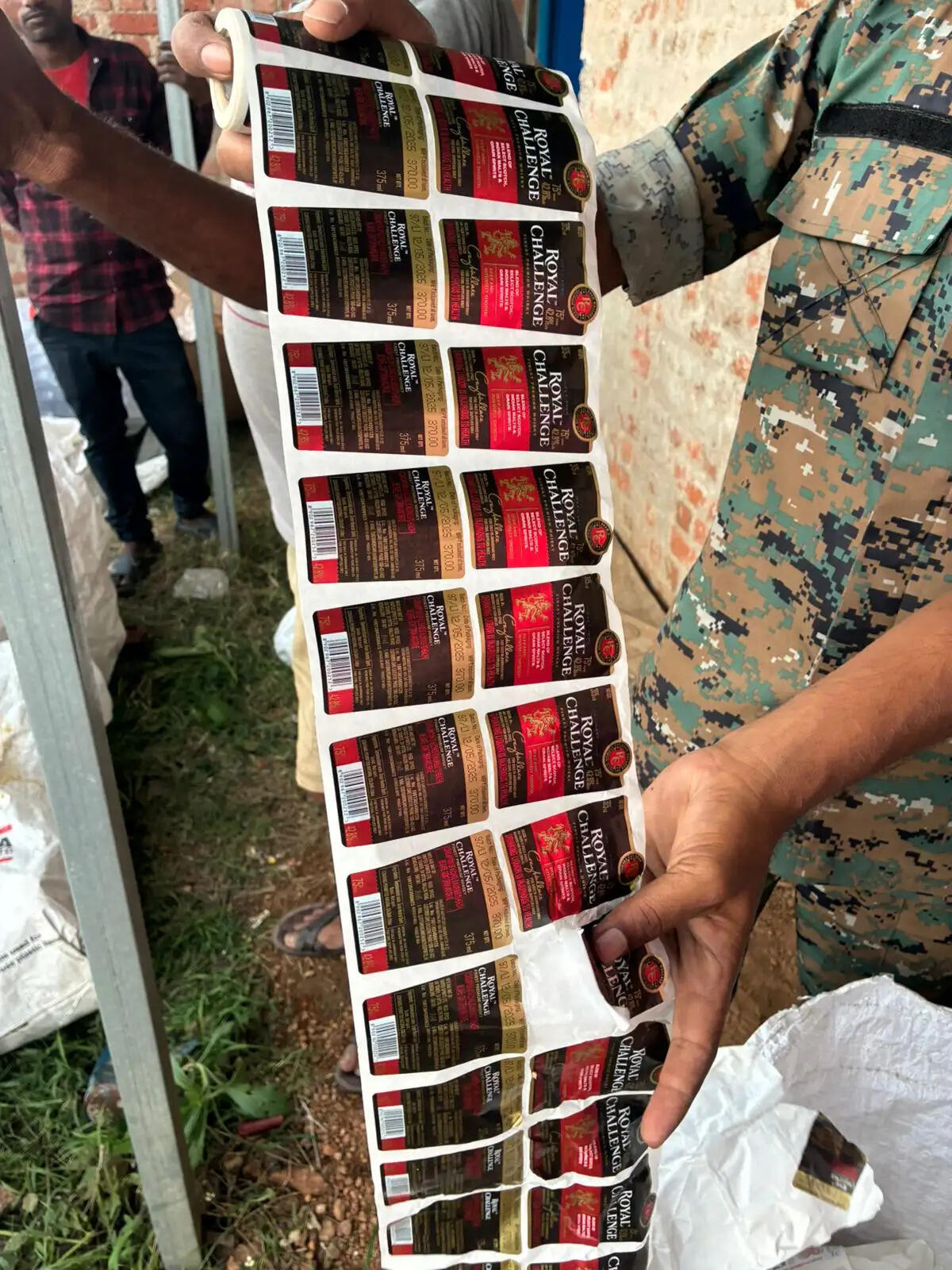 नकली विदेशी शराब फैक्ट्री का खुलासा, प्राथमिकी दर्ज