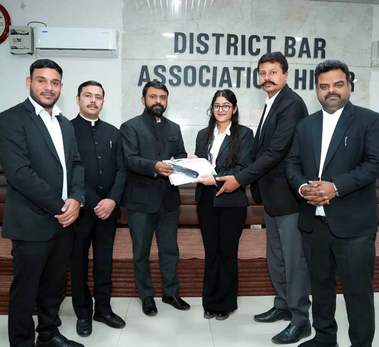 हिसार बार में 299 नवनामांकित वकीलों का स्वागत, पेन–टाई भेंट