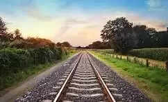 पटरियों व रेलवे परिसरों के आसपास पतंगबाजी करना दंडनीय अपराध