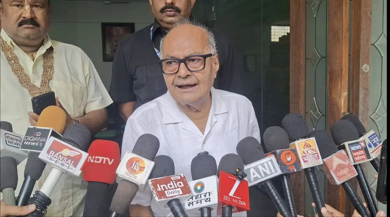 दमोह मेडिकल कॉलेज को शासकीय स्तर पर चलाने की मांग, जयंत मलैया ने मुख्यमंत्री से पुनर्विचार का किया आग्रह