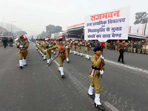 लखनऊ : गणतंत्र दिवस परेड में पहली बार प्रदर्शित हुई राजभवन की बैंड और झांकी