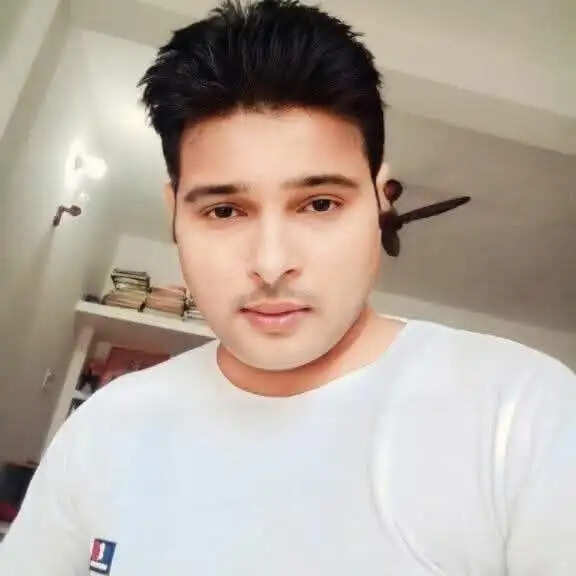 वाहन की टक्कर से बुलेट सवार मामा की मौत, भांजी गंभीर