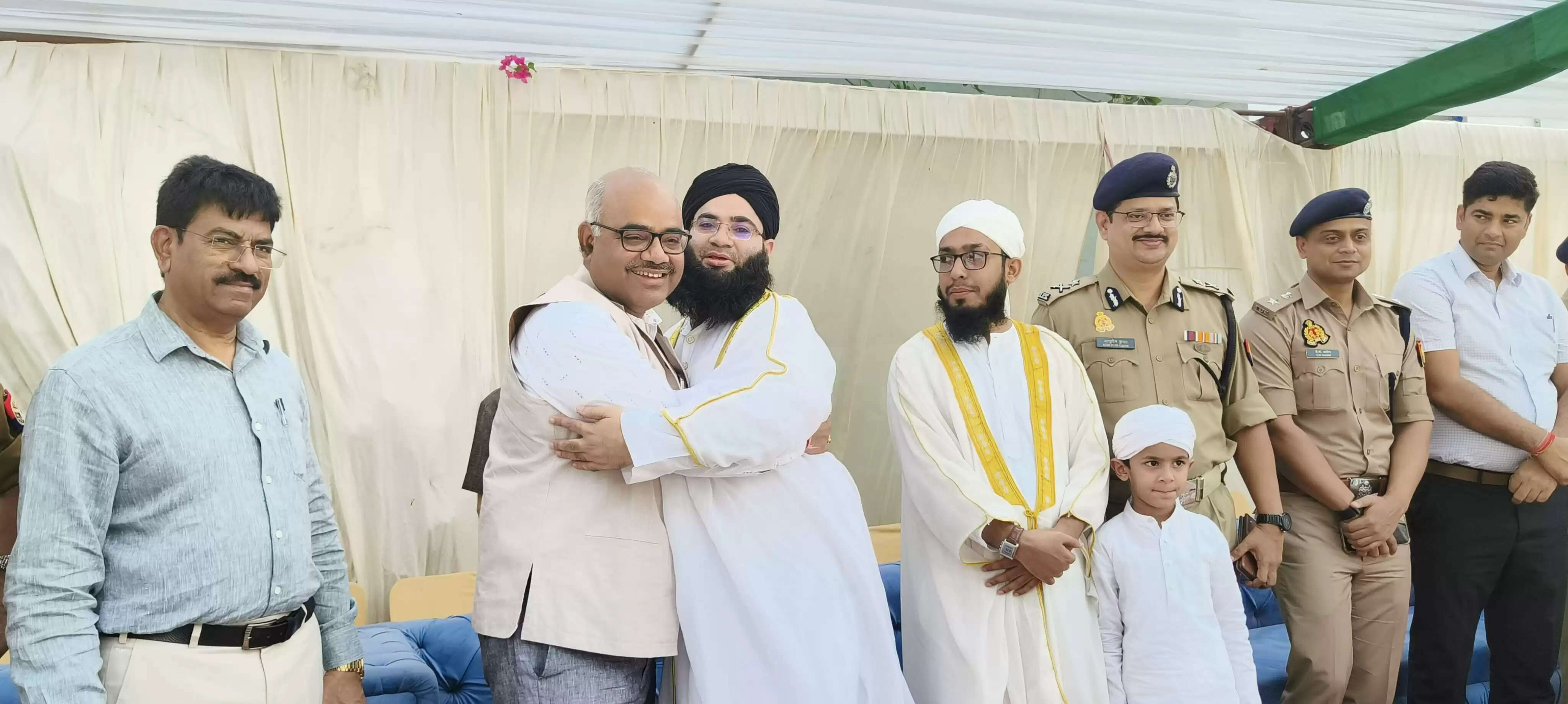 कड़ी सुरक्षा व्यवस्था के बीच नमाजियों ने अदा की बकरीद की नमाज