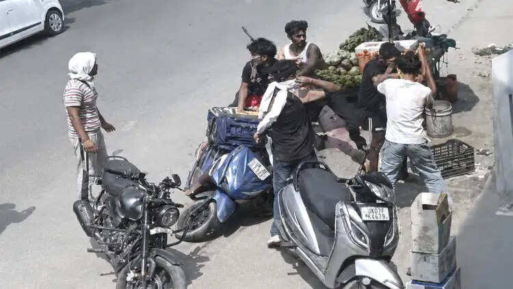 क्रिकेट मैच के विवाद ने लिया हिंसक रूप, युवक पर लाठी-डंडों से हमला