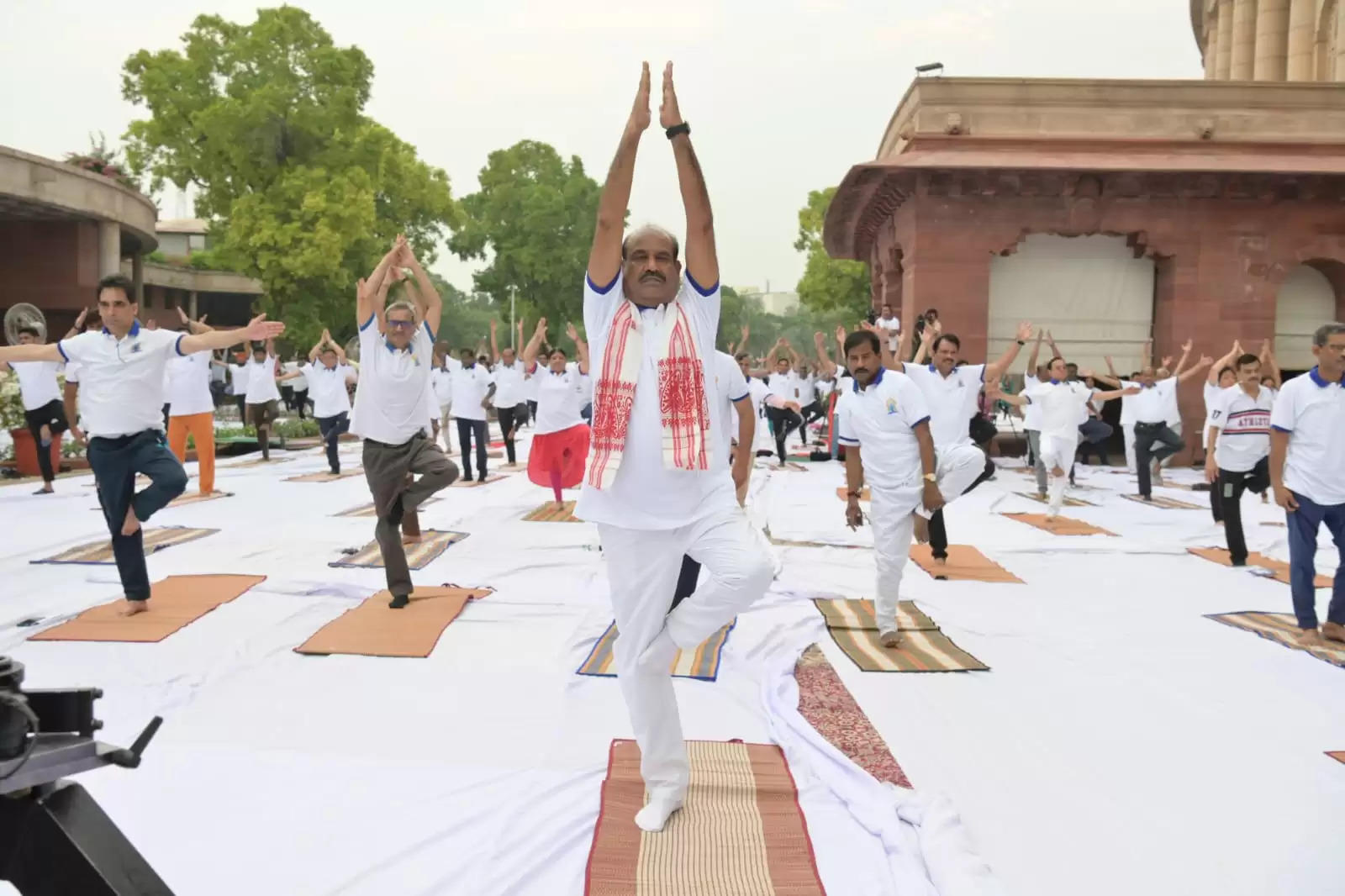 राष्ट्रपति द्रौपदी मुर्मू ने राष्ट्रपति भवन में किया योग President Draupadi Murmu did yoga at Rashtrapati Bhavan