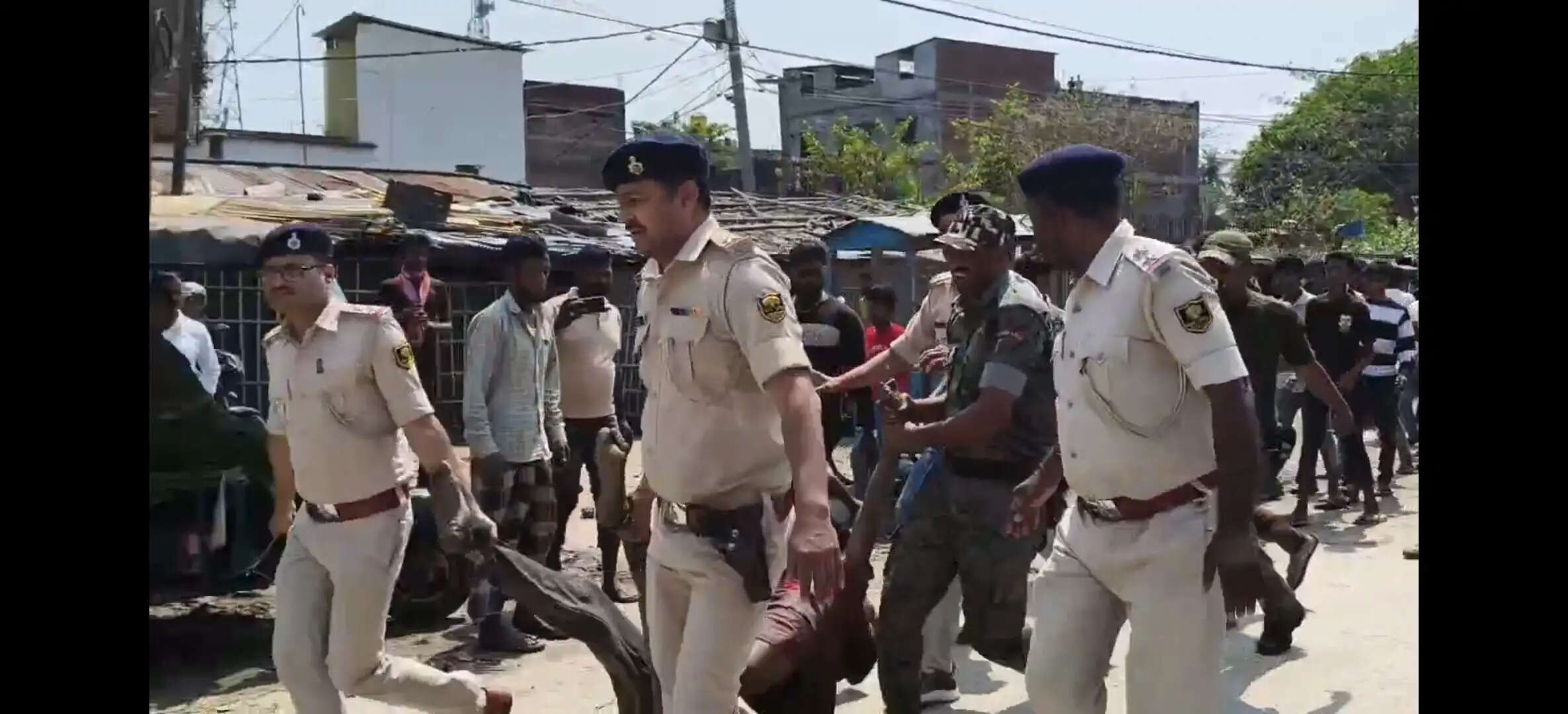 दोहरे हत्याकांड से आक्रोशित लोगों ने किया उग्र प्रदर्शन,आगजनी और तोड़फोड़