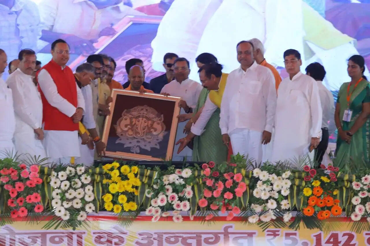 ग्रेटर आगरा बनेगा दूसरा नोएडा, रोजगार के खुलेंगे नए द्वार और आएंगी बड़ी-बड़ी कंपनियां : मुख्यमंत्री योगी