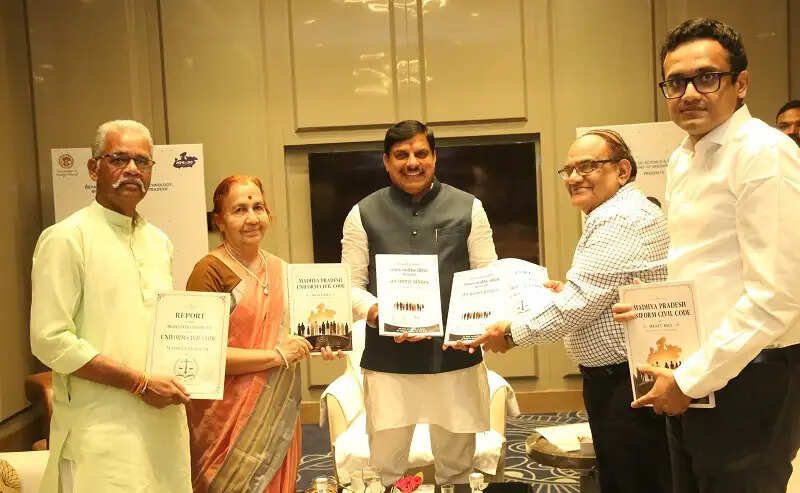 मप्र में बिना रजिस्ट्रेशन लिव-इन में रहना होगा अपराध, समिति ने मुख्यमंत्री को सौंपा यूसीसी का फाइनल प्रतिवेदन