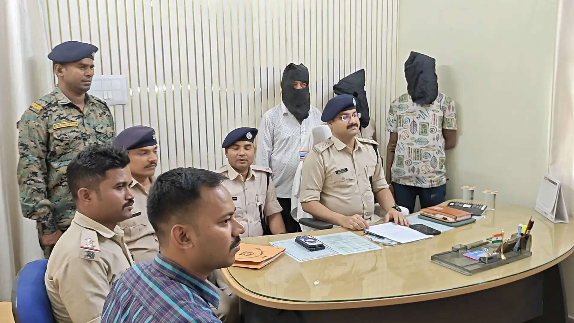 मोबाइल टावर में चोरी करने वाला गैंग धराया, तीन गिरफ्तार