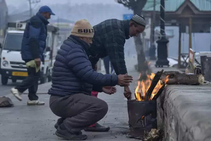 कश्मीर में कड़ाके की ठंड जारी, शोपियां माइनस 6.4 डिग्री सेल्सियस के साथ रही सबसे ठंडी जगह