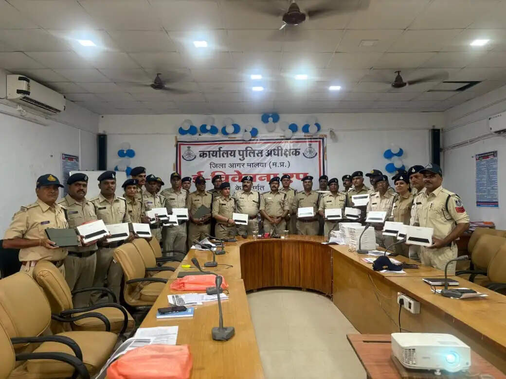आगरमालवाः ई-विवेचना प्रणाली के प्रभावी क्रियान्वयन के लिए पुलिस को मिले कुल 153 टैबलेट्स