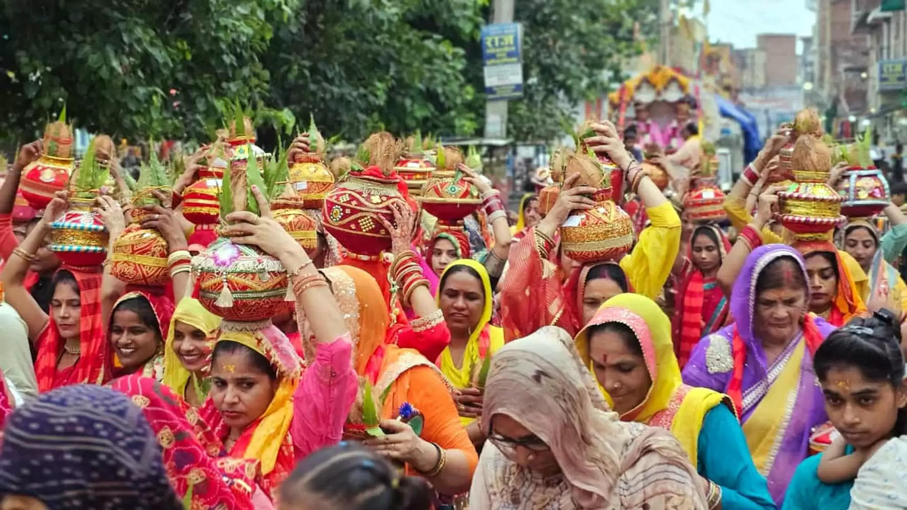 कलश उठाकर चलने से घट जाते कष्ट : श्री तरूण कृष्ण शांडिल्य