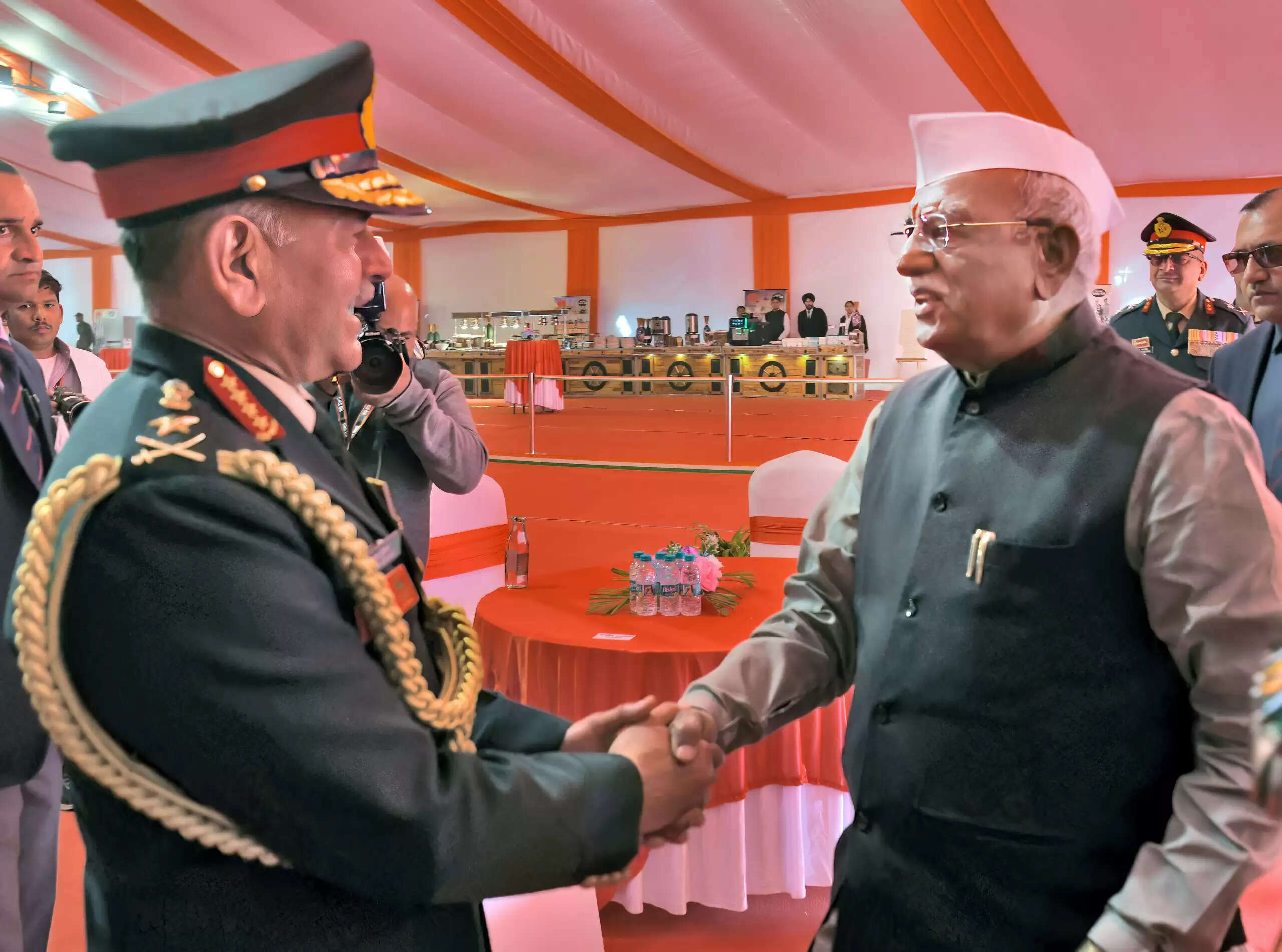 सेना के शौर्य प्रदर्शन की राज्यपाल ने सराहना की