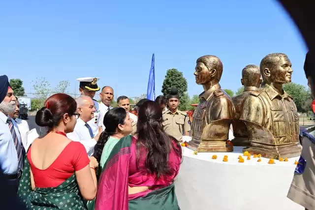 सैनिक स्कूल नगरोटा में शौर्य स्मारक का अनावरण किया