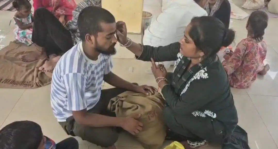 गोरखपुर जिला कारागार में भाई-बहन के पवित्र रिश्ते का दिखा अनूठा संगम, 1113 बहनों ने बंदी भाइयों की कलाई पर बांधी राखी