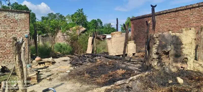 आग से पांच घर जलकर राख, लाखों की सम्पत्ति खाक