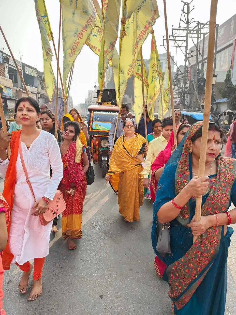 वाराणसी में श्री श्याम निशान शोभायात्रा निकली, पताका प्रभु के चरणों में अर्पित