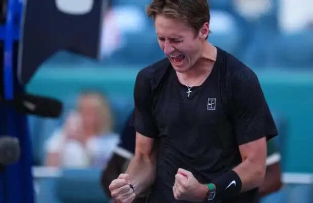 मियामी ओपन 2026 में बड़ा उलटफेर, वर्ल्ड नंबर-1 अल्कराज तीसरे दौर से बाहर