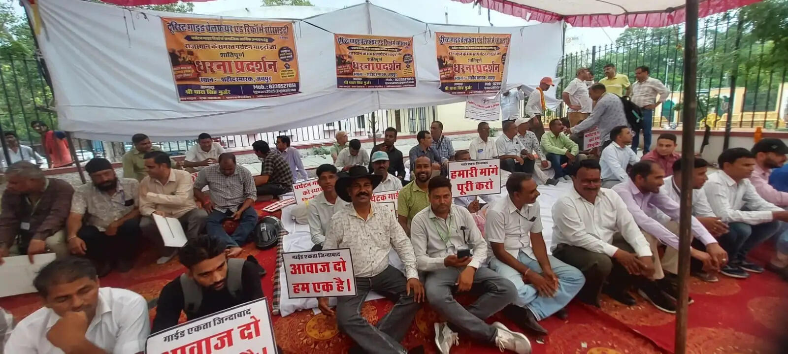 शहीद स्मारक पर जुटे प्रदेशभर के पर्यटक गाइड