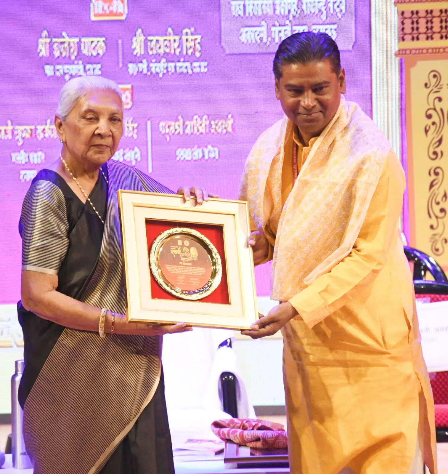 राज्यपाल के हाथों सम्मानित हुए गोरखपुर के वरिष्ठ रंगकर्मी प्रेम नाथ ‘प्रेम पराया’