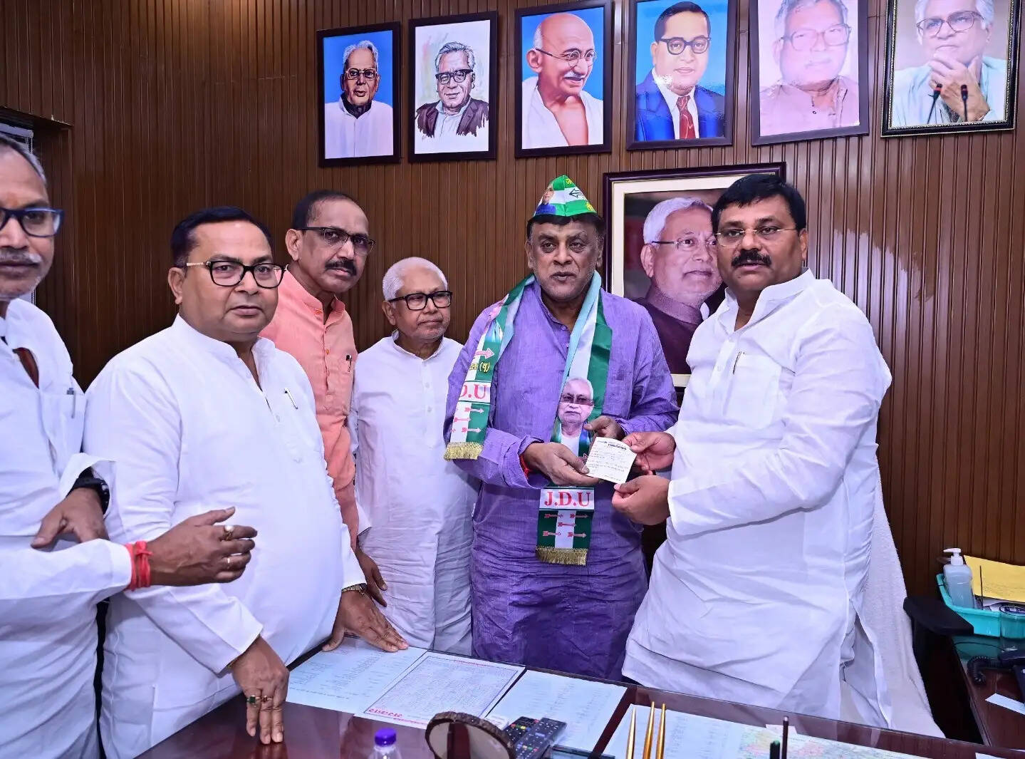 पूर्व एमएलसी डाॅ. अजय कुमार सिंह ने थामा जदयू का दामन