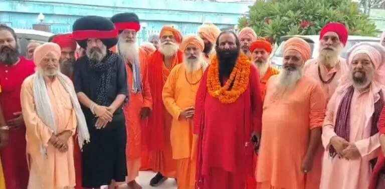 कुंभ से पहले नया उदासीन अखाड़े में संग्राम, ‘असली-नकली देवताओं’ के विवाद ने पकड़ा तूल