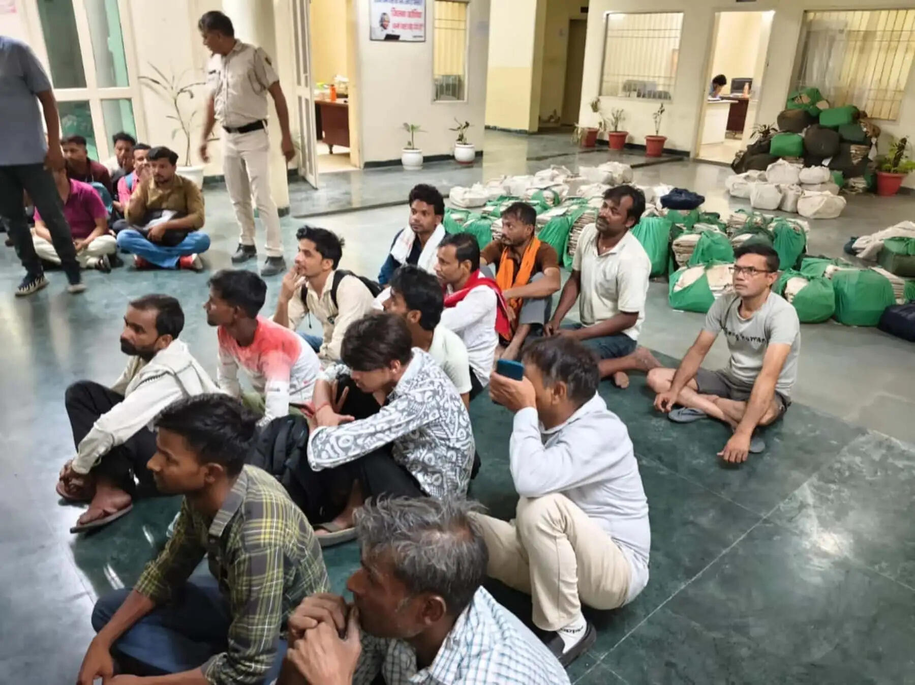 गुरुग्राम में सार्वजनिक स्थानों पर शराब पीने वाले 226 लोग हिरासत में