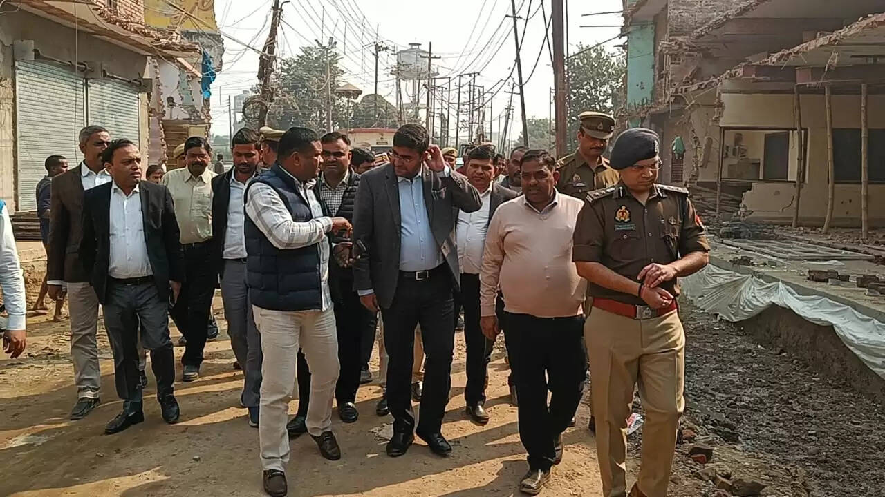 गोरखपुर की पहचान से जुड़ी महत्वपूर्ण परियोजना है विरासत गलियारा : डीएम