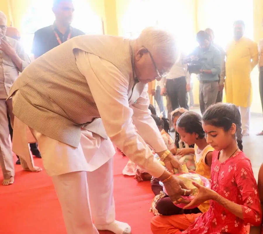 राज्यपाल पटेल ने रामनवमी पर लोकभवन मंदिर में की पूजा-अर्चना