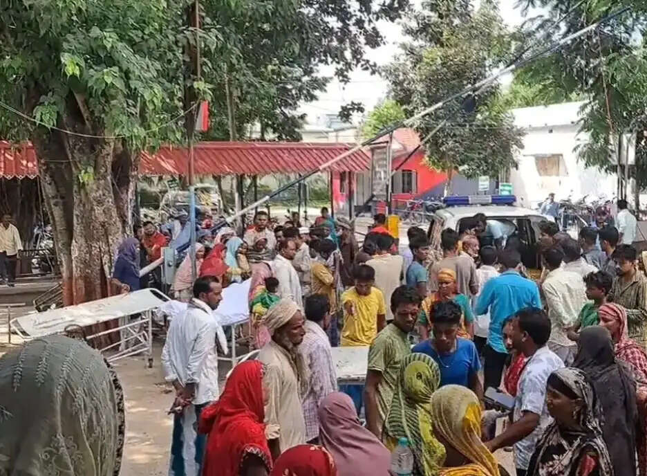 तेज रफ्तार ट्रक ने बाइक सवार तीन युवकों को मारी टक्कर,एक की मौत दो घायल