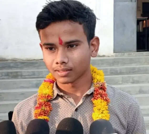झांसी : 10वीं के छात्र ऋषभ साहू ने 97.33 प्रतिशत अंक प्राप्त कर उप्र में हासिल किया तीसरा स्थान
