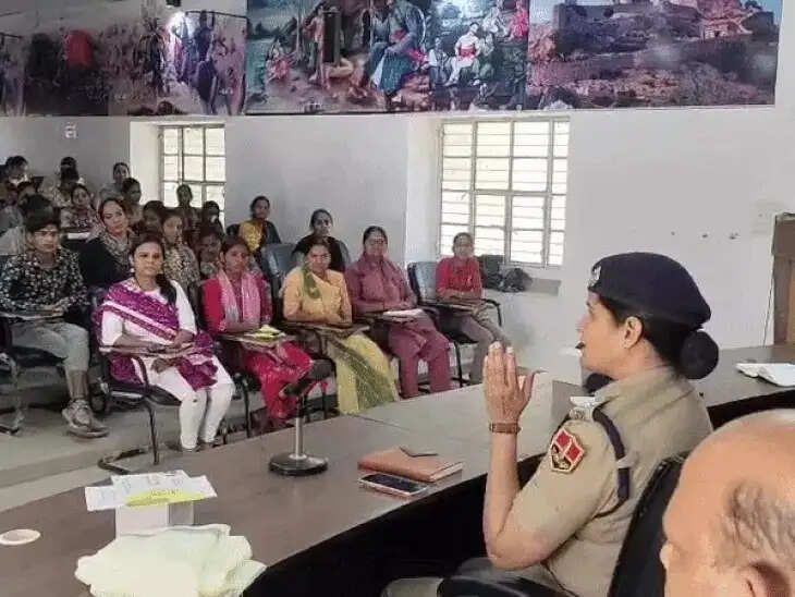 एसपी अमृता दुहन का जनता से संवाद: बेटियों को परेशान करने वालों की दें सूचना, पुलिस नहीं छोड़ेगी