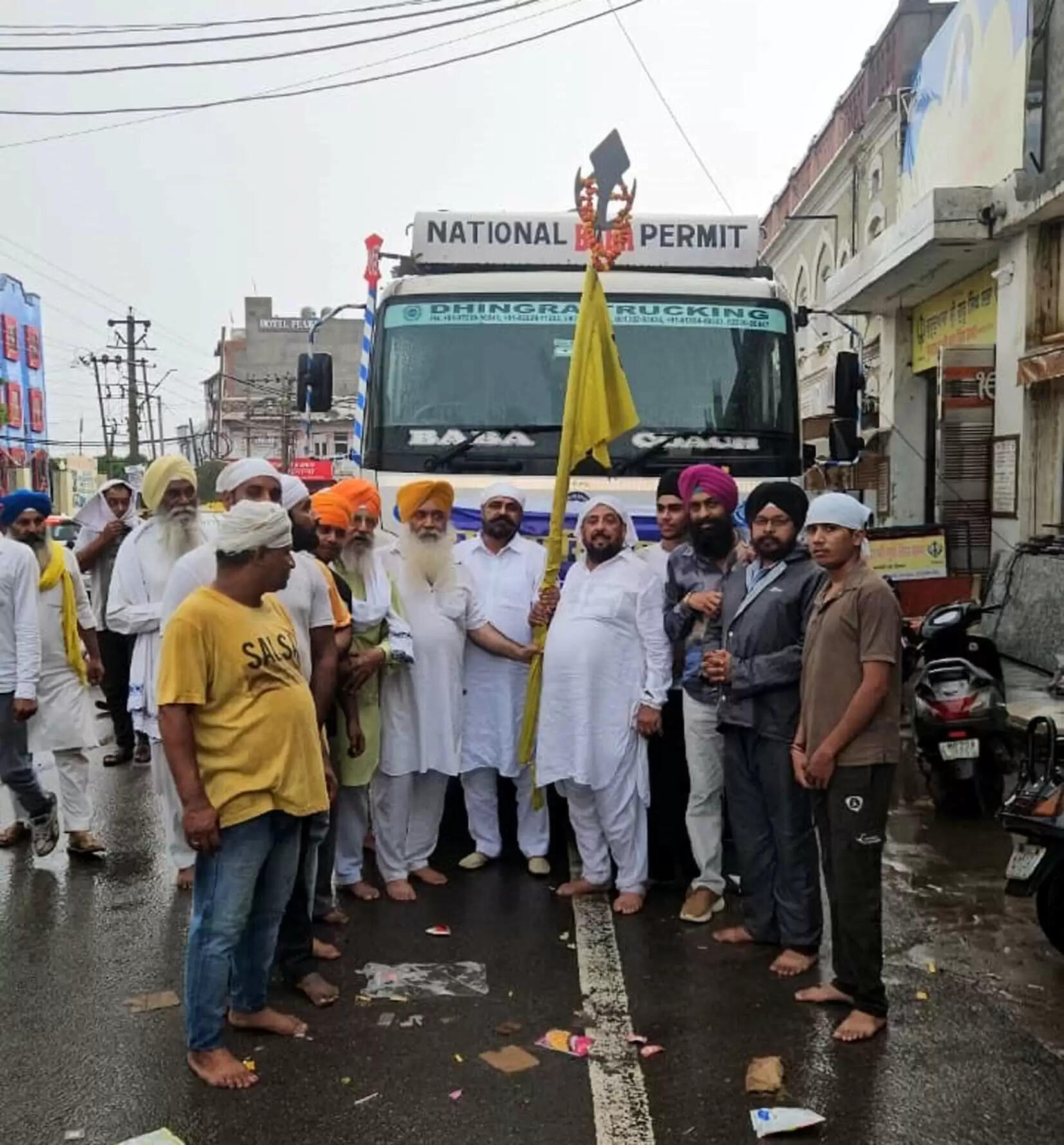 हिसार : गुरुद्वारा श्री गुरु सिंह सभा ने बाढ़ ग्रस्त इलाकों में भेजी खाद्य सामग्री