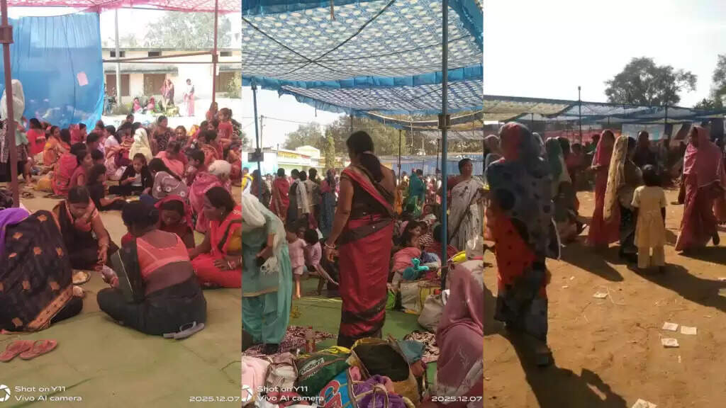 जिंदल के जनसुनवाई के खिलाफ ग्रामीण बैठे धरने पर