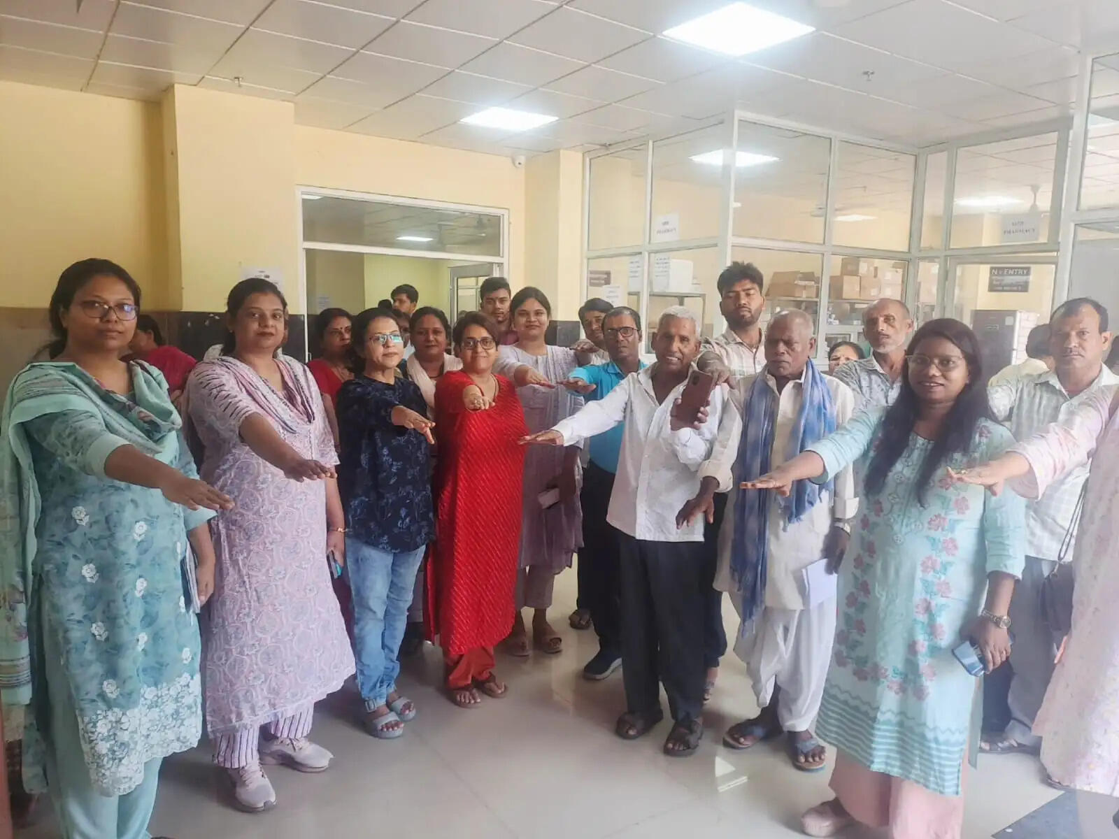 हमारे बुजुर्ग, परिवार और समाज की अमूल्य धरोहर : डॉ अभिप्सा