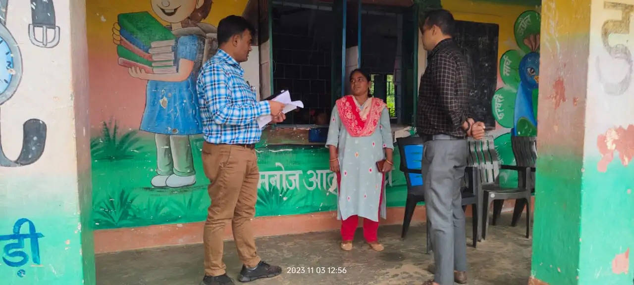 हर सुबह बच्चों के साथ गतिविधियां आयोजित करें शिक्षक: शिक्षा अधीक्षक