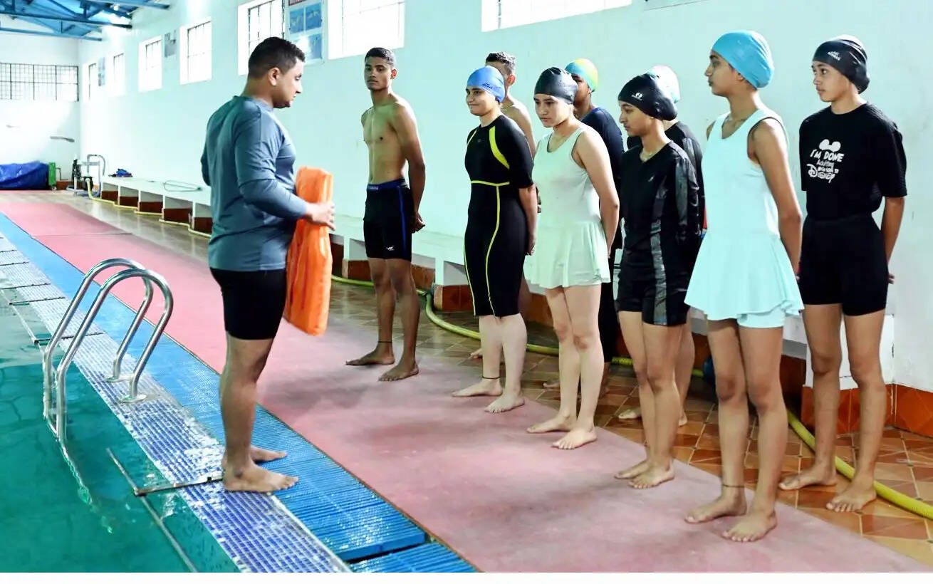 नैनी झील में कैडेटों ने पूरी की 20 किमी नौकायन यात्रा