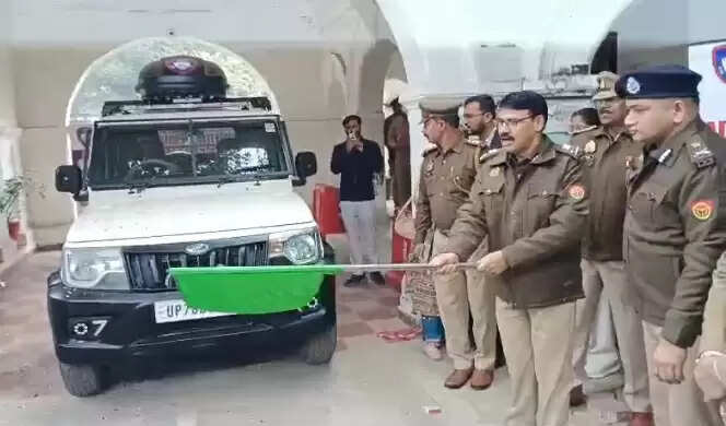 कानपुर कमिश्नरेट पुलिस को मिला आधुनिक डायल-112 वाहन, पुलिस आयुक्त ने दिखाई हरी झंडी