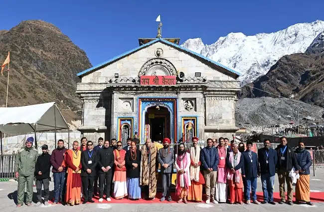 (अपडेट) उपराष्ट्रपति ने केदारनाथ-बदरीनाथ में पूजा-अर्चना कर देश की खुशहाली की कामना की