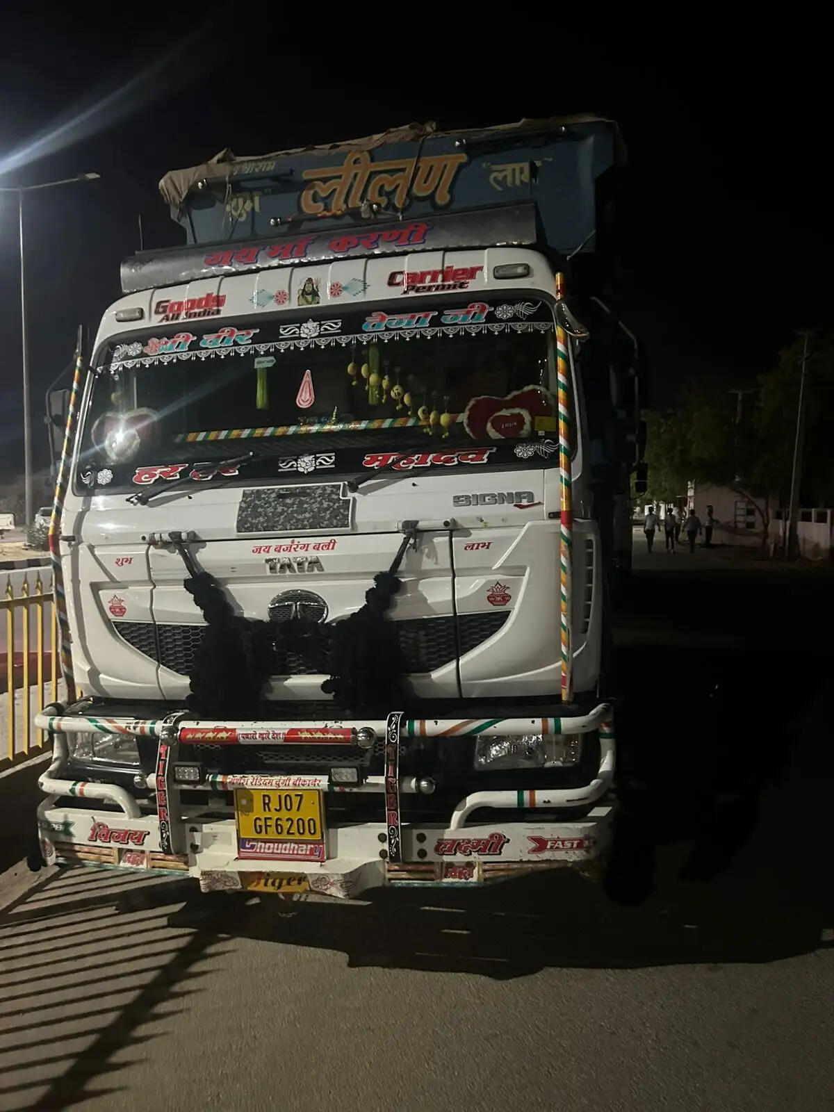 खान और पुलिस विभाग ने की संयुक्त कार्रवाई : आठ वाहनों पर 10 लाख 11 हजार 693 रुपये की पेनल्टी