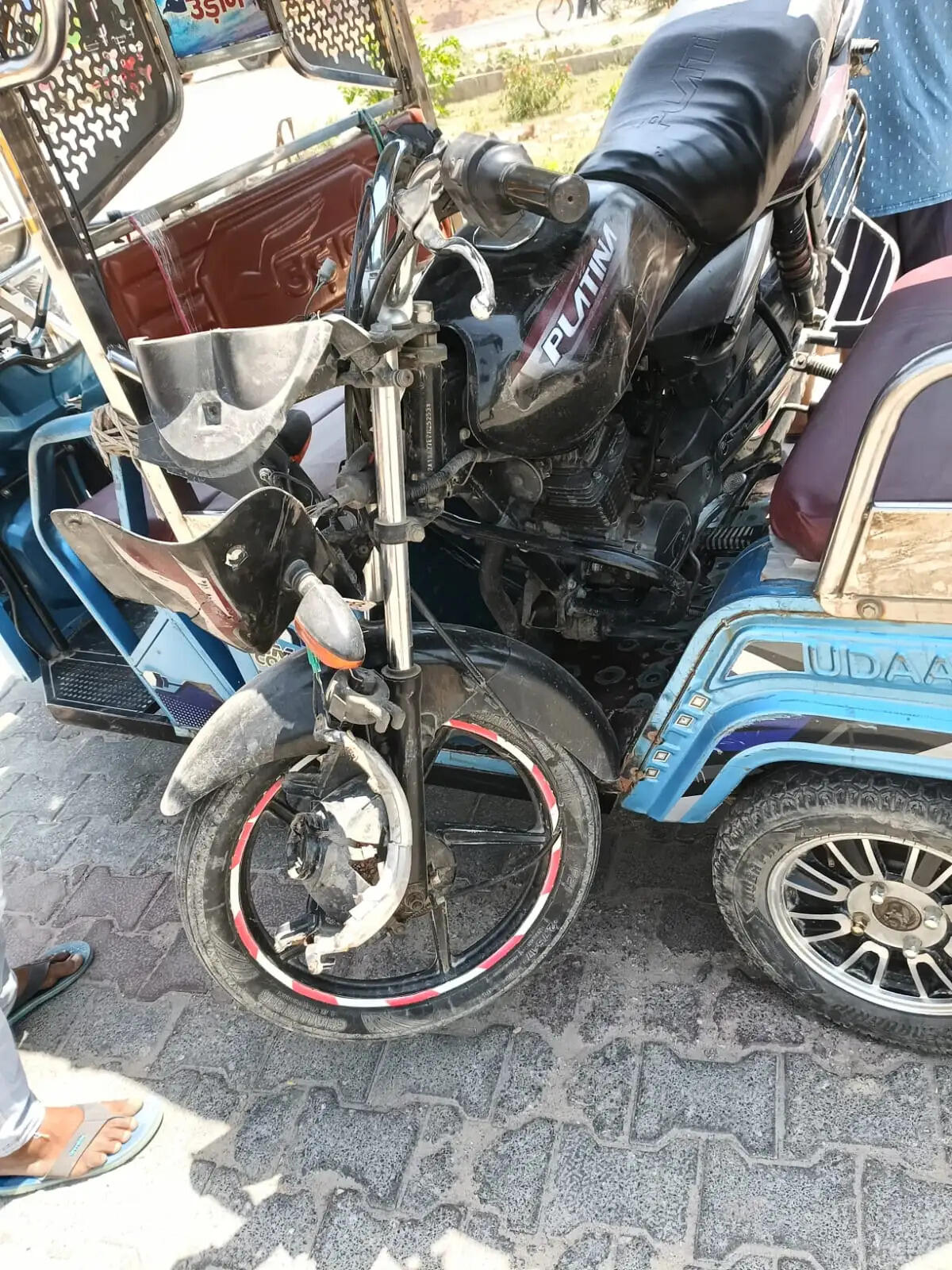 तेज रफ्तार बाइक की टक्कर से बुजुर्ग महिला की मौत