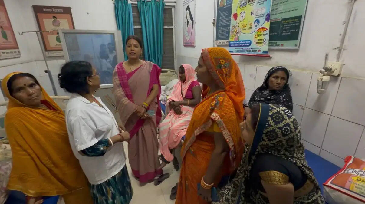 रिवीलगंज स्वास्थ्य केंद्र के डॉक्टर पर भड़की विधायक छोटी कुमारी