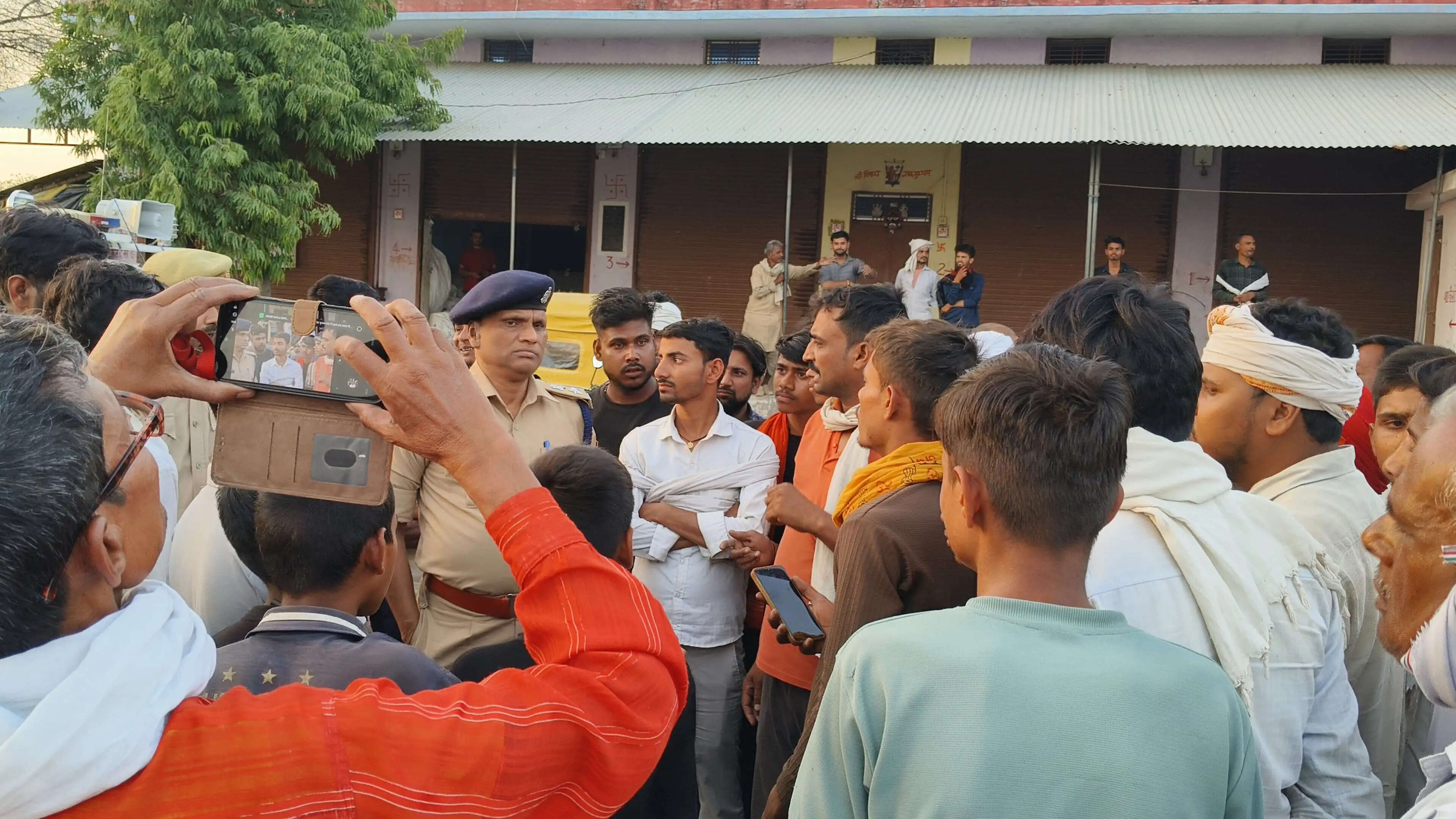 बांदा : सड़क हादसे में छह की माैत, तीन घायल