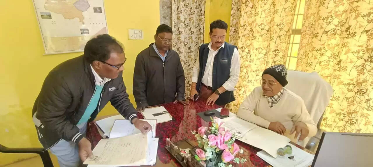 अनूपपुर: निर्वाचन प्रेक्षक ने उप निर्वाचन अंतर्गत प्राप्त नाम निर्देशन पत्र तथा तैयारी संबंधी कार्य का लिया जायजा